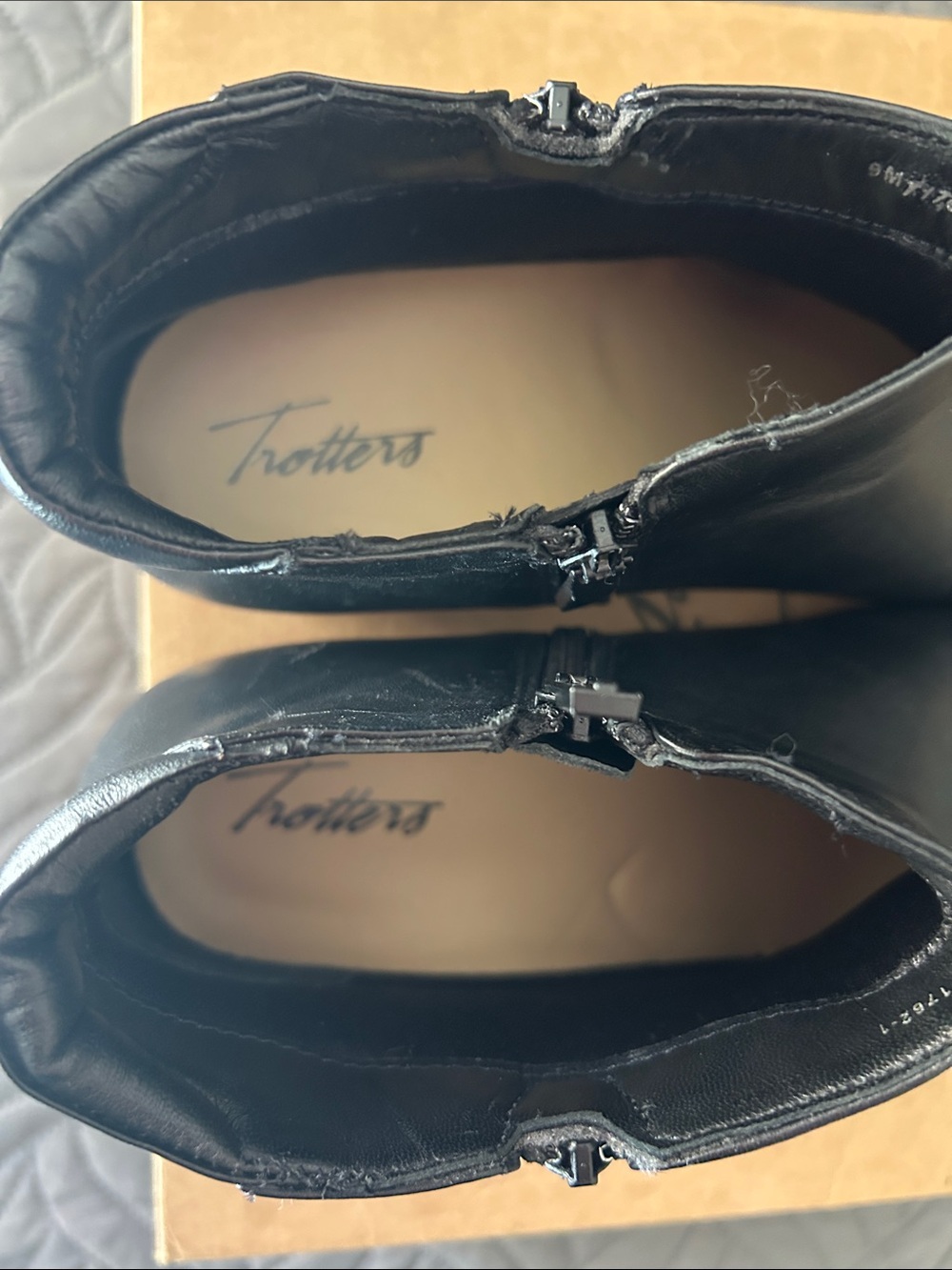 NWT - Trotters Major Black Leather Ankle Boots - Picture 5 of 10